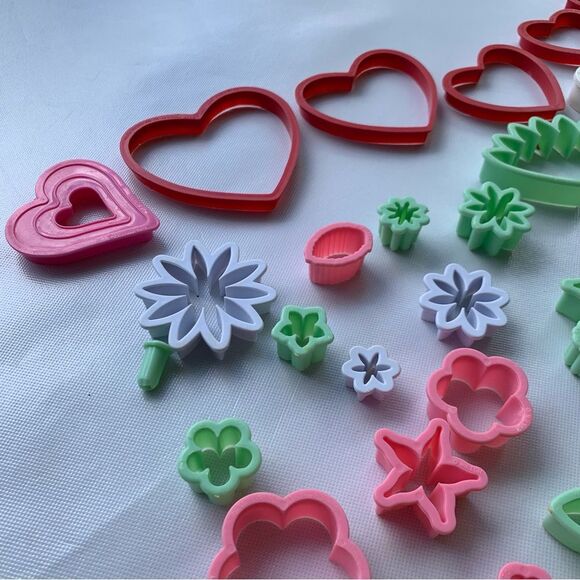 Fondant & Cookie Cutters Plastic Various Sizes Shapes Flowers Hearts Baking - Picture 2 of 6